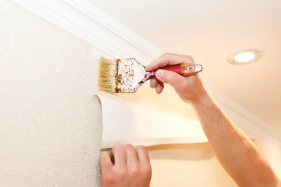 Pose de papier peint à Ferrière-sur-Beaulieu — revêtements muraux et toiles de verre
